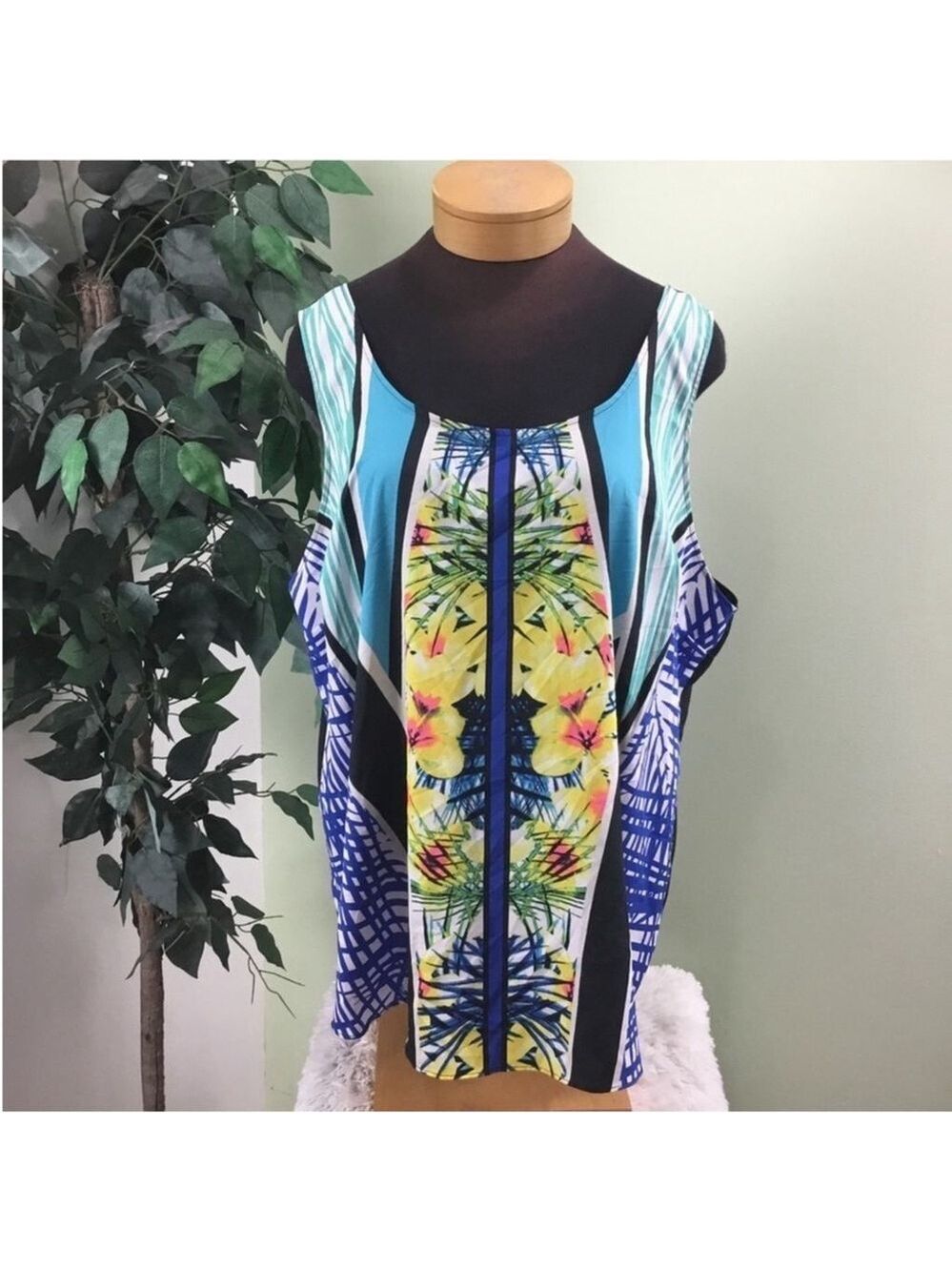 Apt 9 scoop neck tank top Woman's size 3X crepe construction multi colored